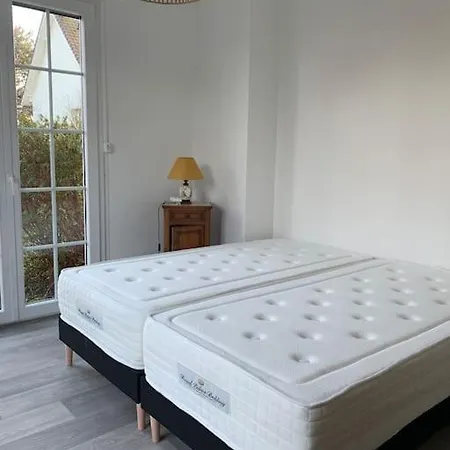 Maison Au Calme Avec Jardin Pres Du Chateau, Foret Et Holiday home