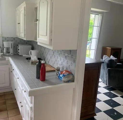 Maison Au Calme Avec Jardin Près Du Château, Forêt Et Hébergement de vacances *